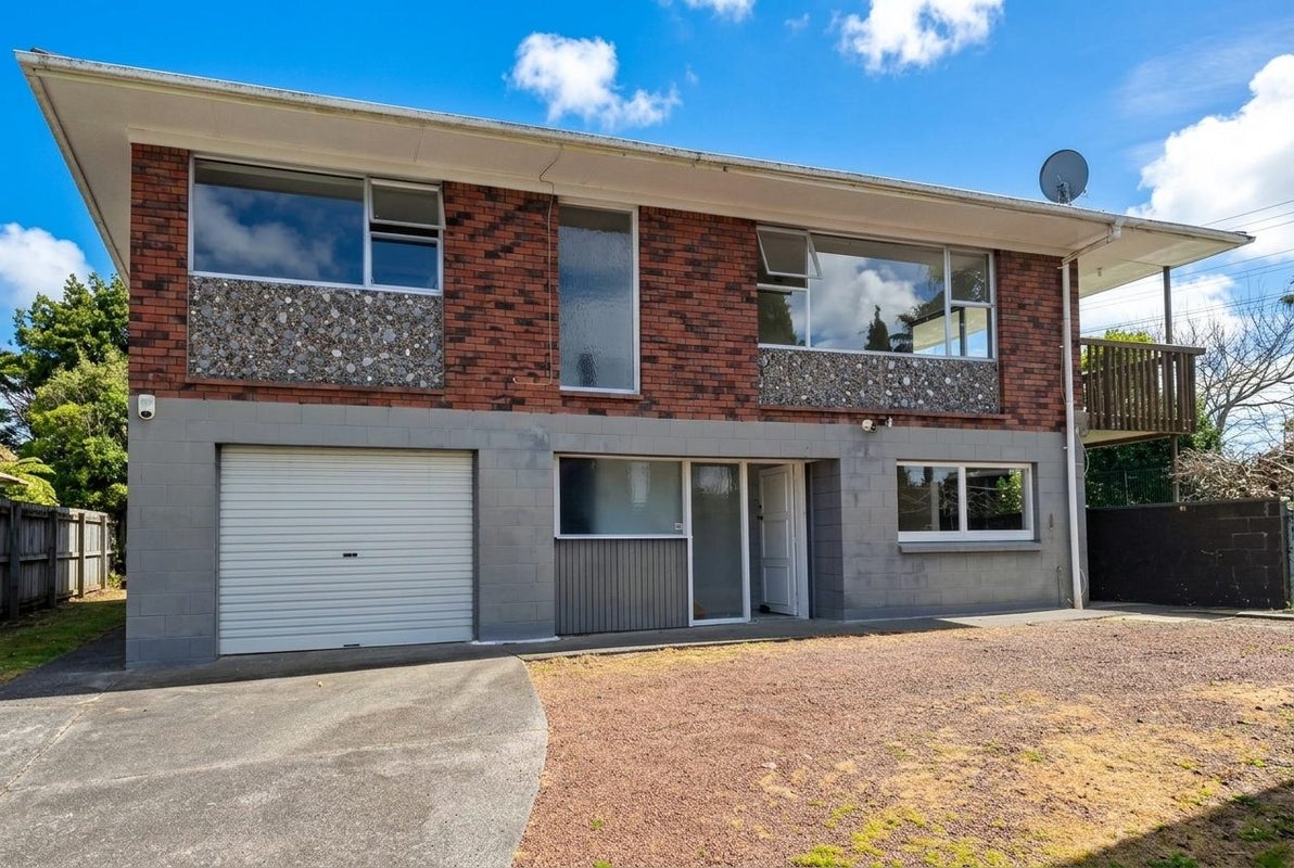 1A Cyclarama Crescent, Massey, Waitakere City, Auckland - Carousel 2