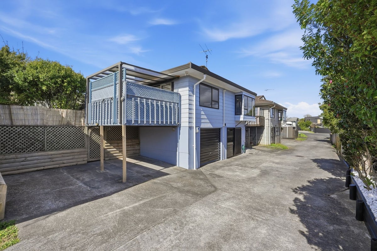 2/25 Abercrombie Street, Howick, Auckland - Carousel 1