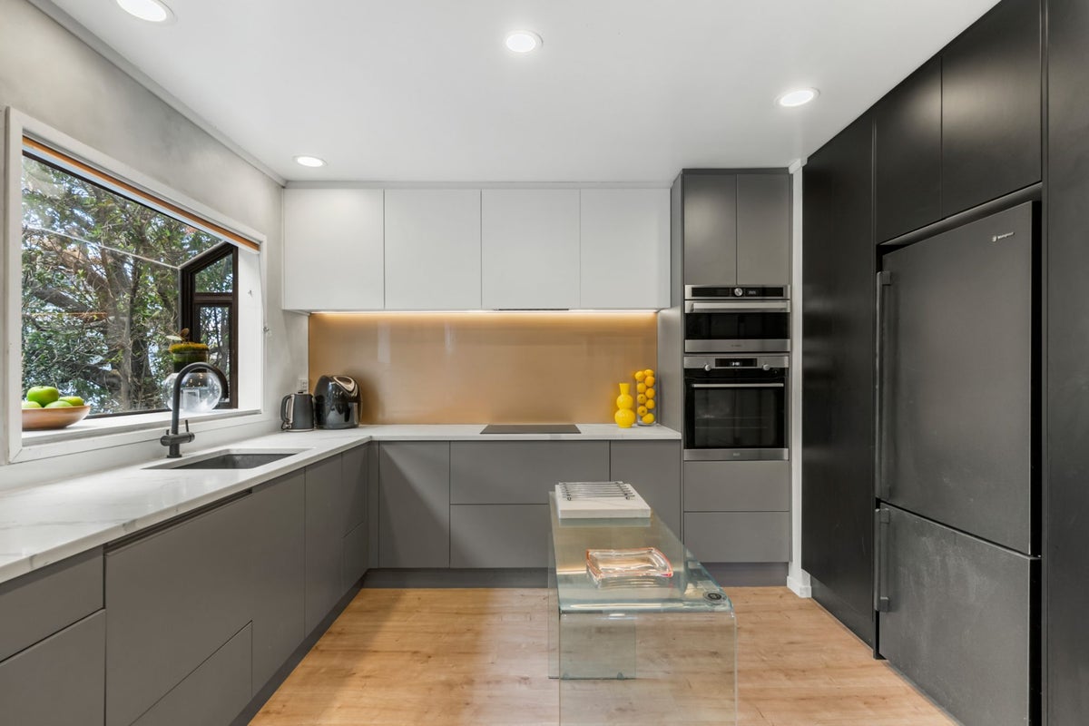 42 Waipa Street, Birkenhead, Auckland - Carousel 2