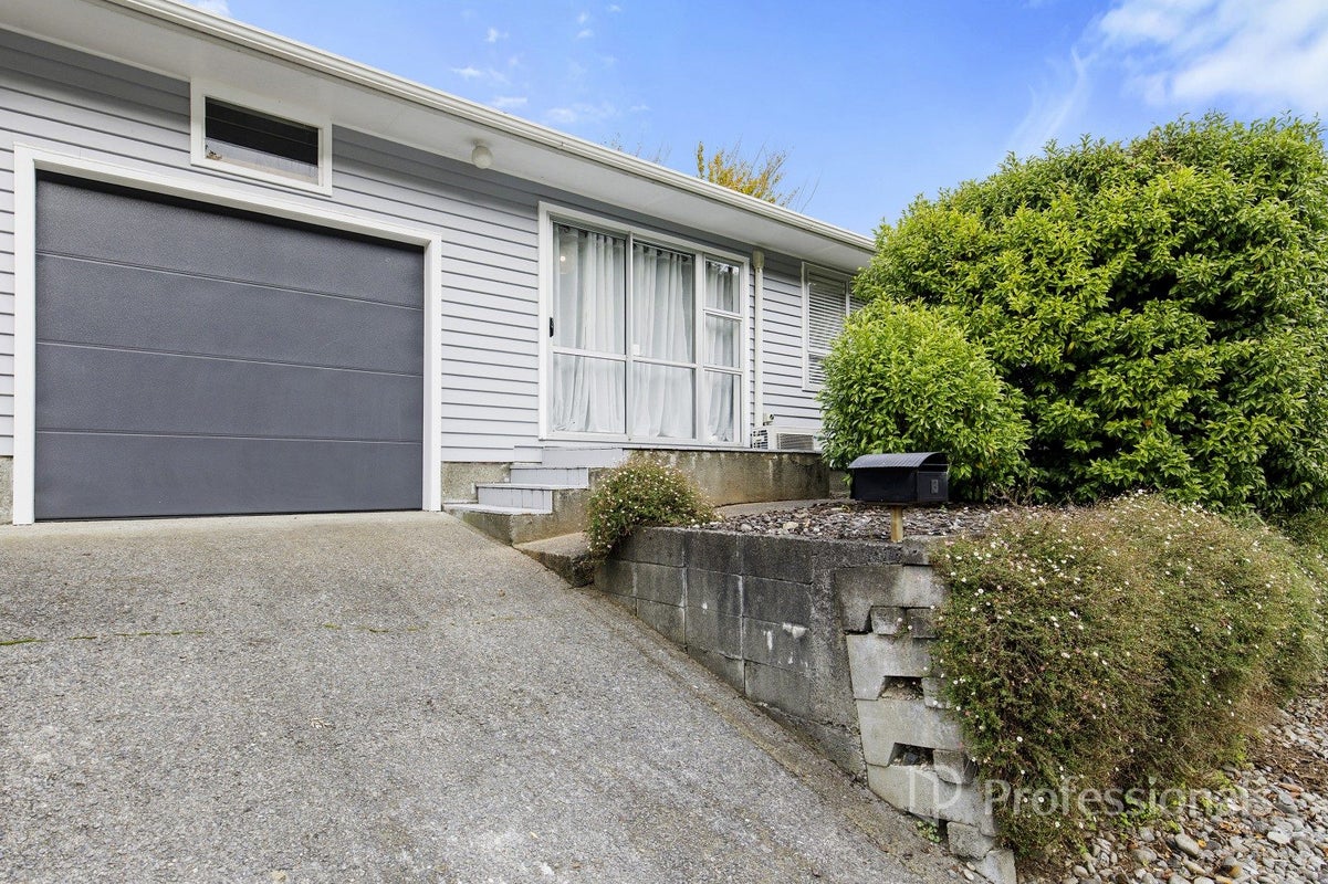 2/3 Norfolk Street, Belmont, Lower Hutt - Carousel 14