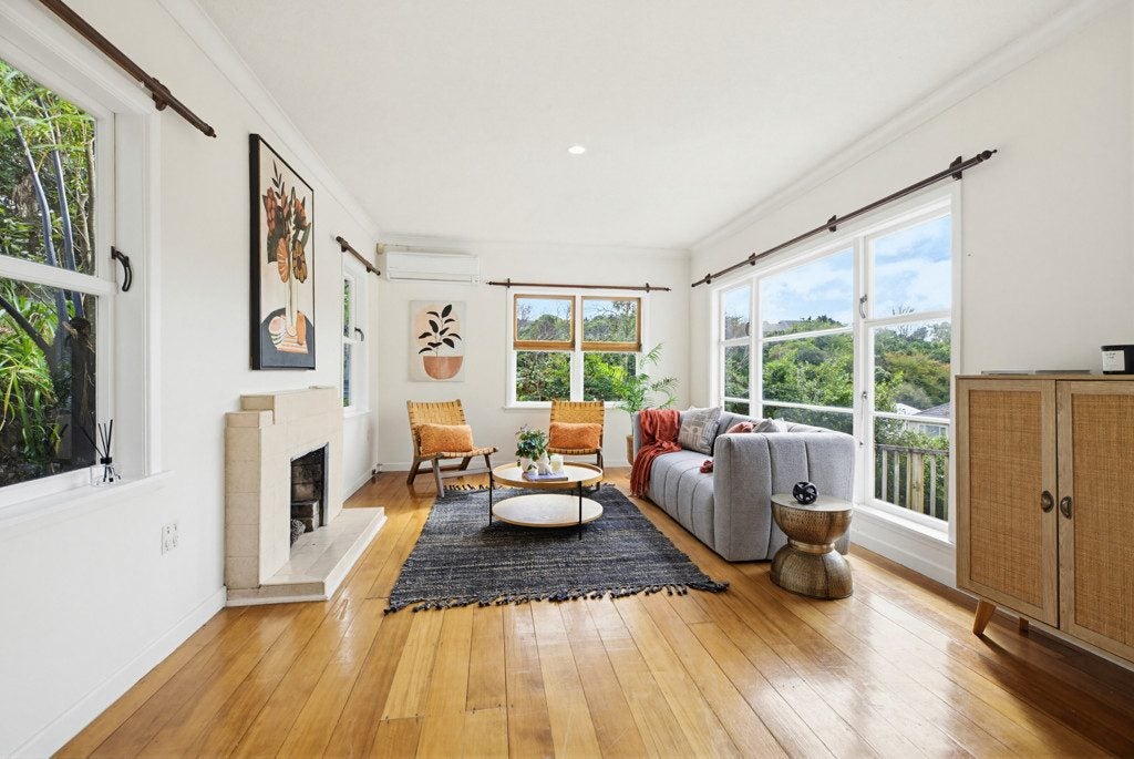9 Victory Crescent, Tawa, Wellington - Carousel 2