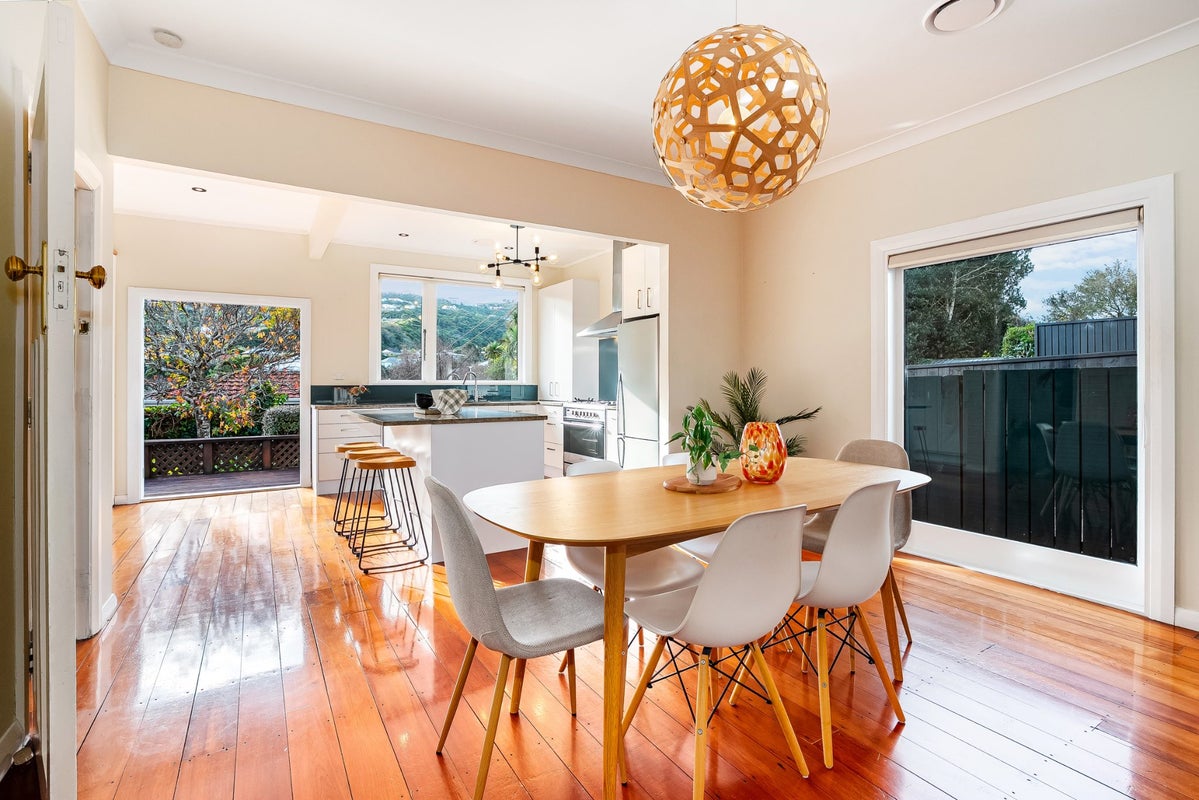 376 Karori Road, Karori, Wellington - Carousel 1
