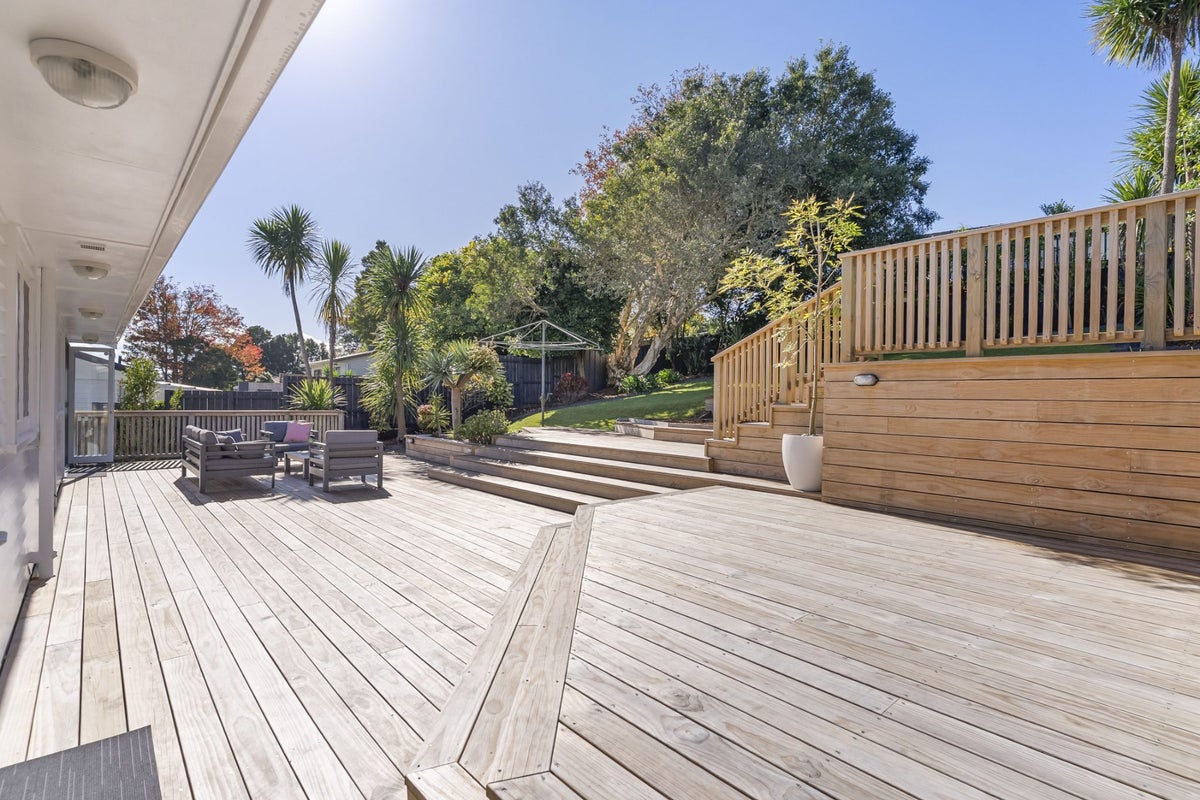 13 Castleford Street, Green Bay, Auckland - Carousel 2