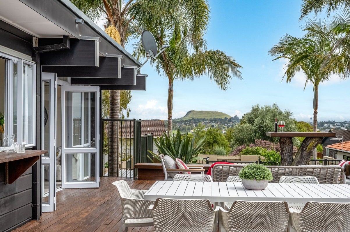 22 Andrea Place, Sunnyhills, Auckland - Carousel 1