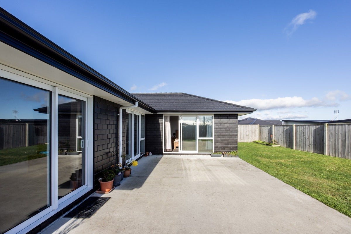 47 Atlantic Drive, Fitzherbert, Palmerston North - Carousel 22