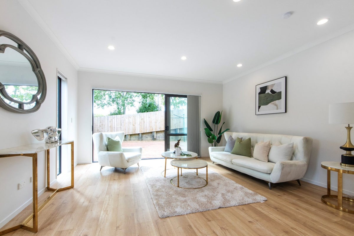 13 Morepork Street, Flat Bush, Auckland - Carousel 1