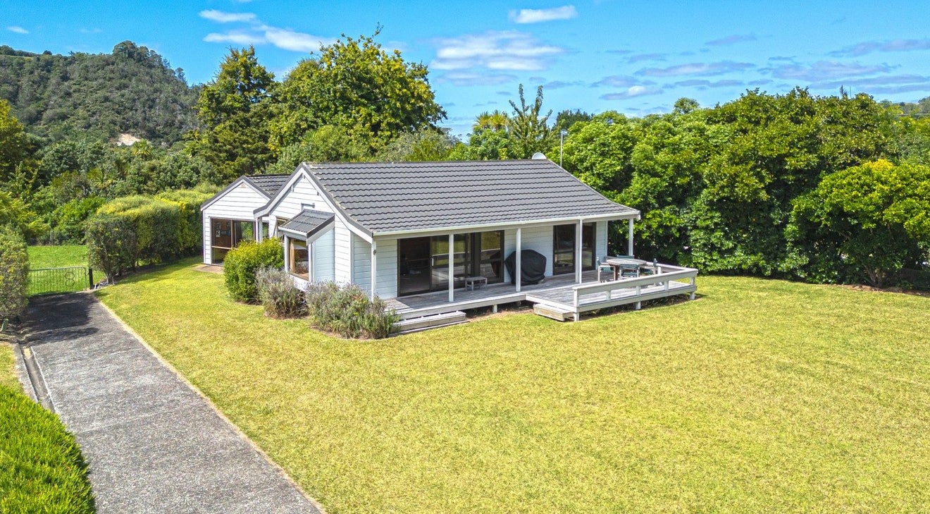 9 Margot Place, Hahei, Whitianga - Carousel 1
