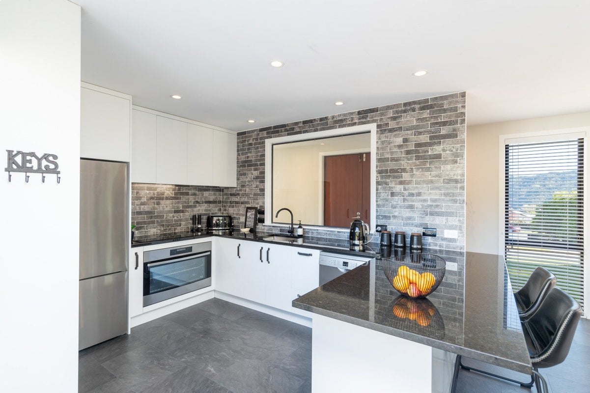 3 Marua Palm Grove, Timberlea, Upper Hutt - Carousel 2