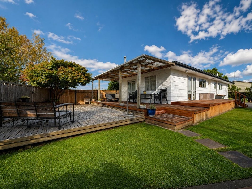 34 Rosedale Crescent, Cloverlea, Palmerston North - Carousel 21