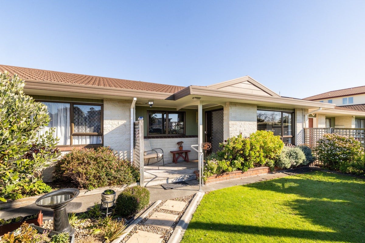 2/400 Ikanui Road, Frimley, Hastings - Carousel 1