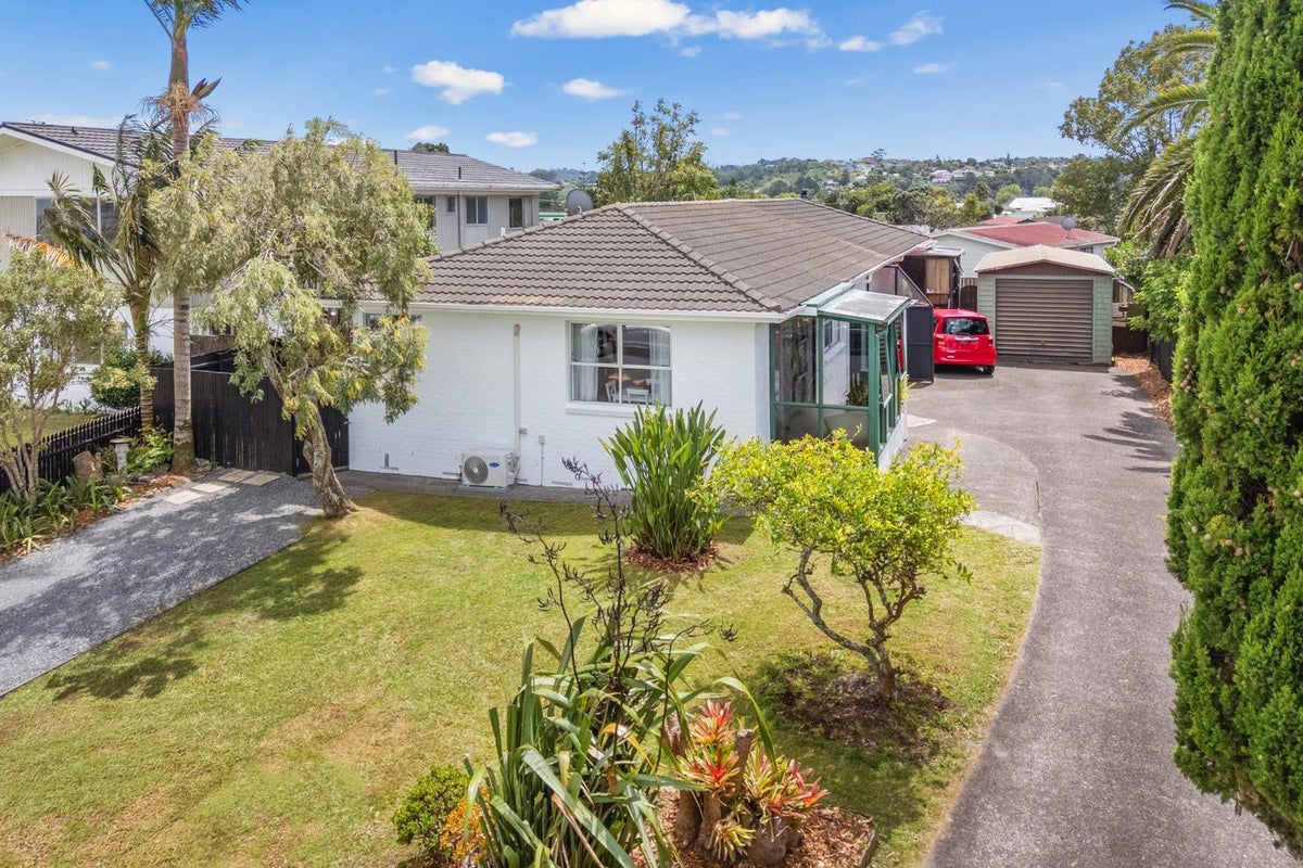 1/10 Frank Evans Place, Henderson, Auckland - Carousel 1