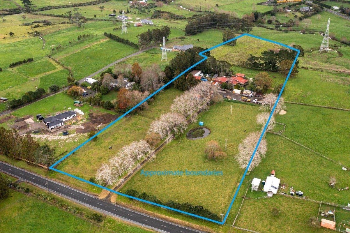 215 Nixon Road, Taupaki, Henderson - Carousel 1