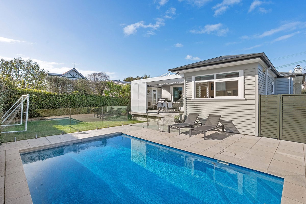 5 Challinor Crescent, Mount Albert, Auckland - Carousel 1