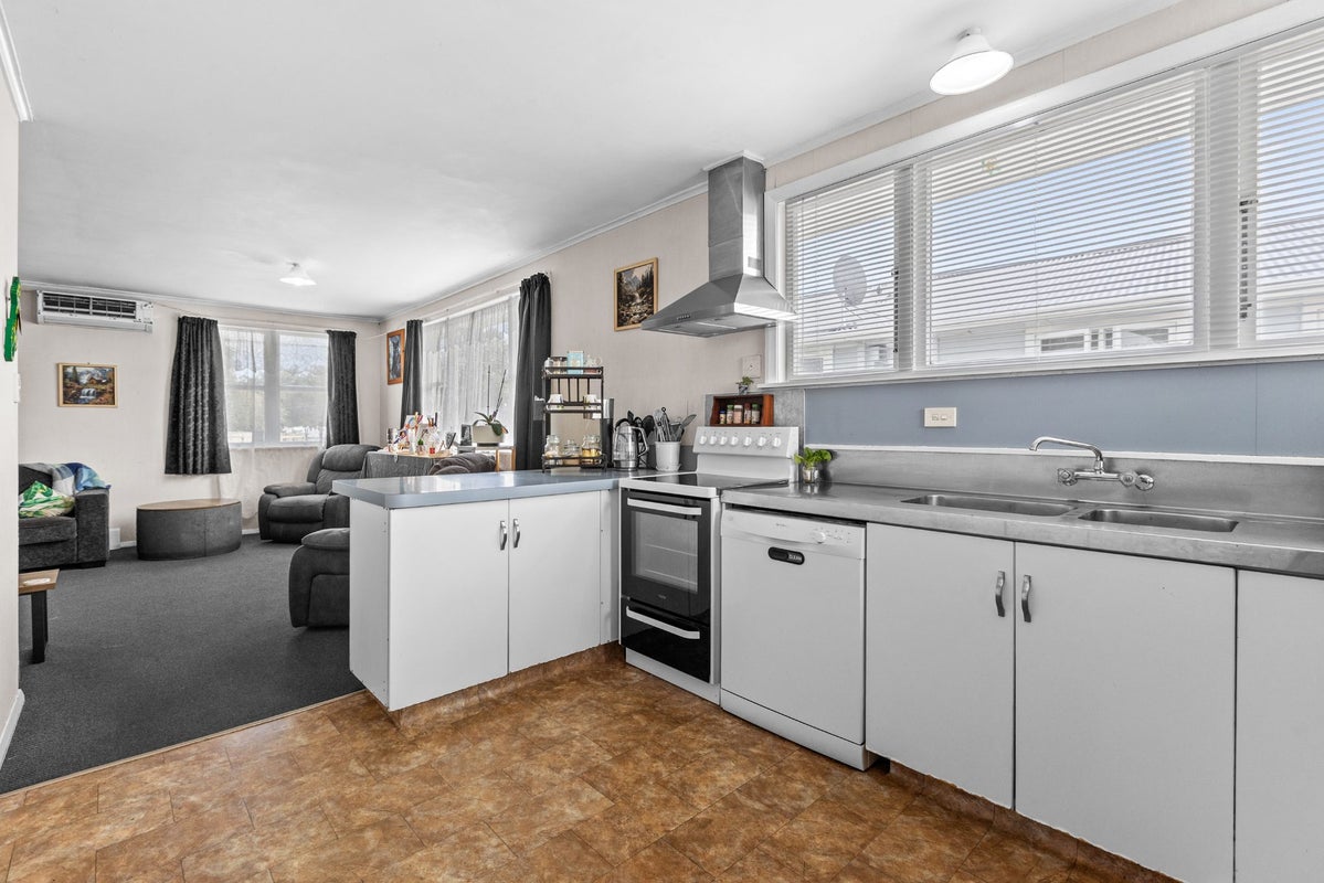 62 Oldham Avenue, Onekawa, Napier - Carousel 2