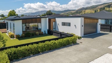 7 Greenway Crescent, Hope, Richmond - Carousel 1