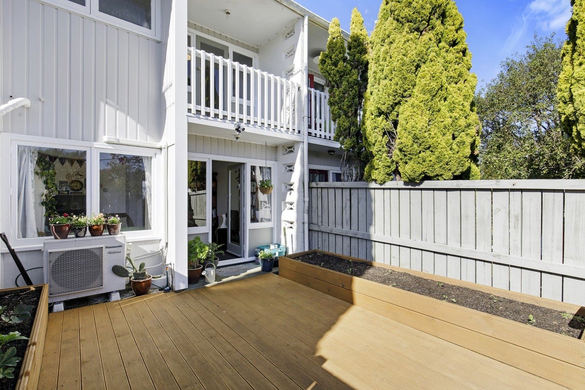 8/6 Keys Street, Elderslea, Upper Hutt - Carousel 1
