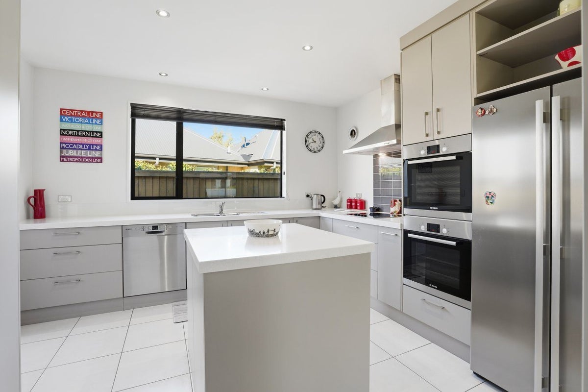 9 Waterford Avenue, Northwood, Christchurch - Carousel 2