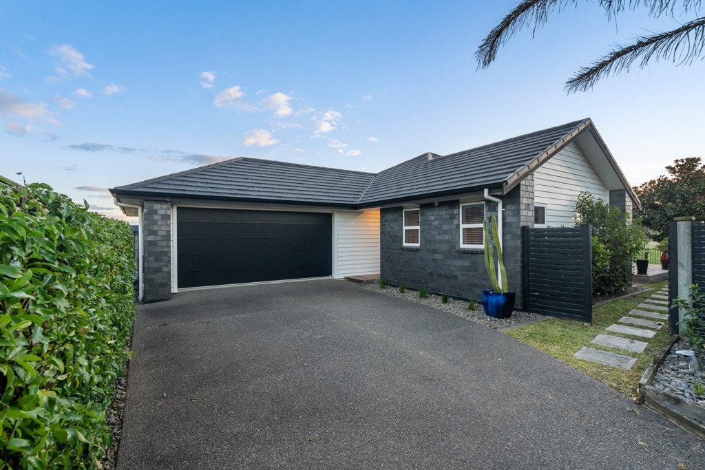 14 Celmisia Retreat, Papamoa Beach, Papamoa - Carousel 1