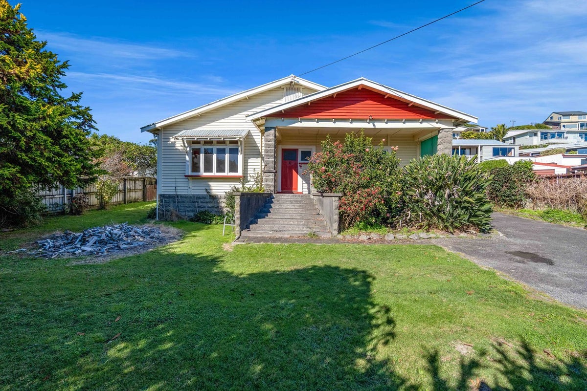 24 Rimu Street, Strandon, New Plymouth - Carousel 1