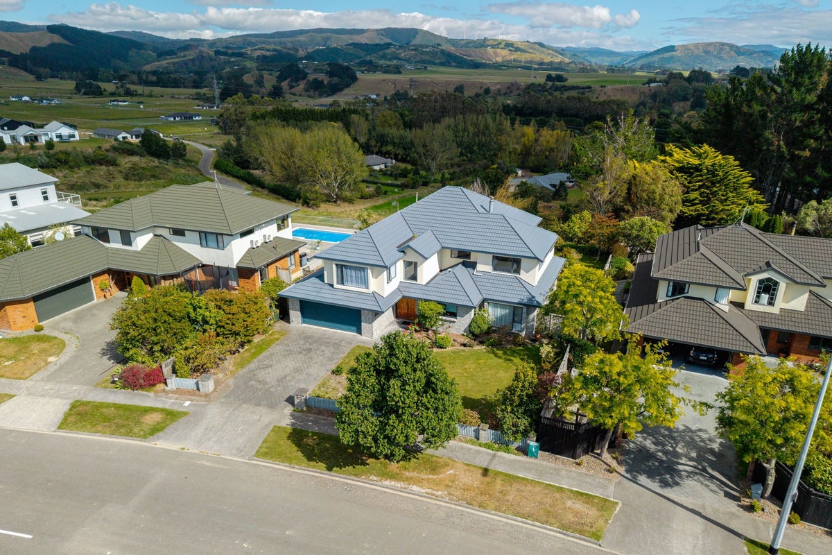 120 Pacific Drive, Fitzherbert, Palmerston North - Carousel 1
