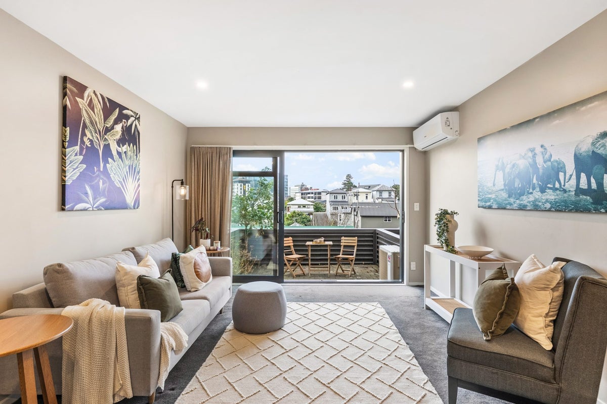 167 Grant Road, Thorndon, Wellington - Carousel 1