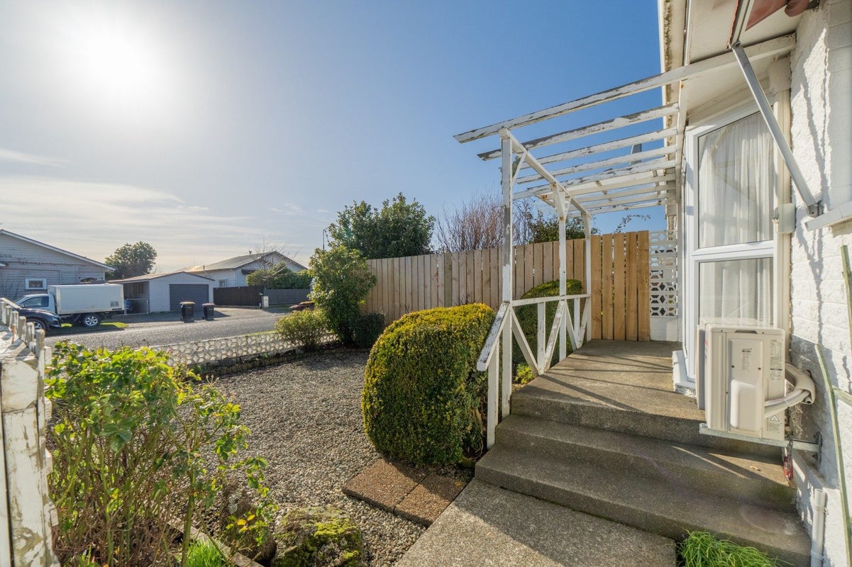 61B Robertson ST, RICHMOND, INVERCARGILL - Carousel 16