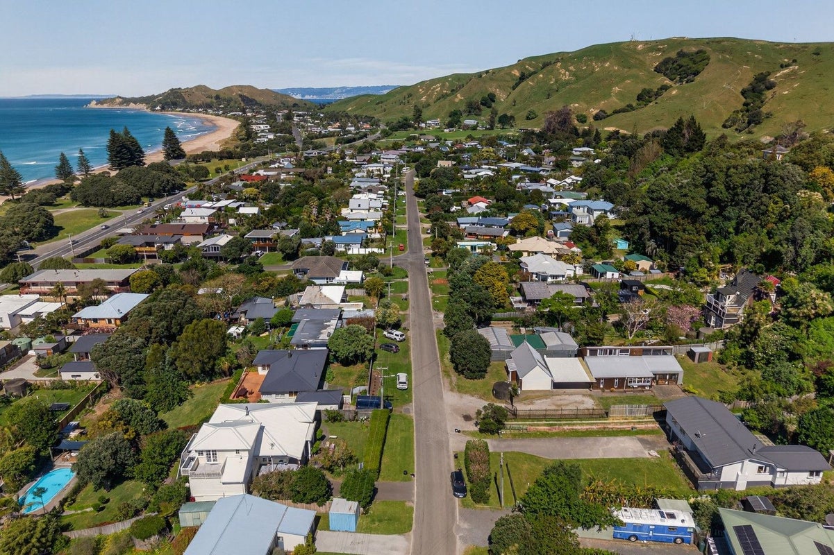 40 Douglas Street, Okitu, Gisborne - Carousel 1