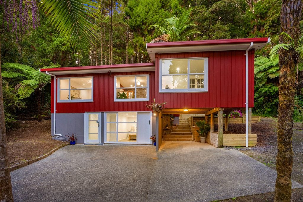 12 Kauri Loop Road, Oratia, Auckland - Carousel 1