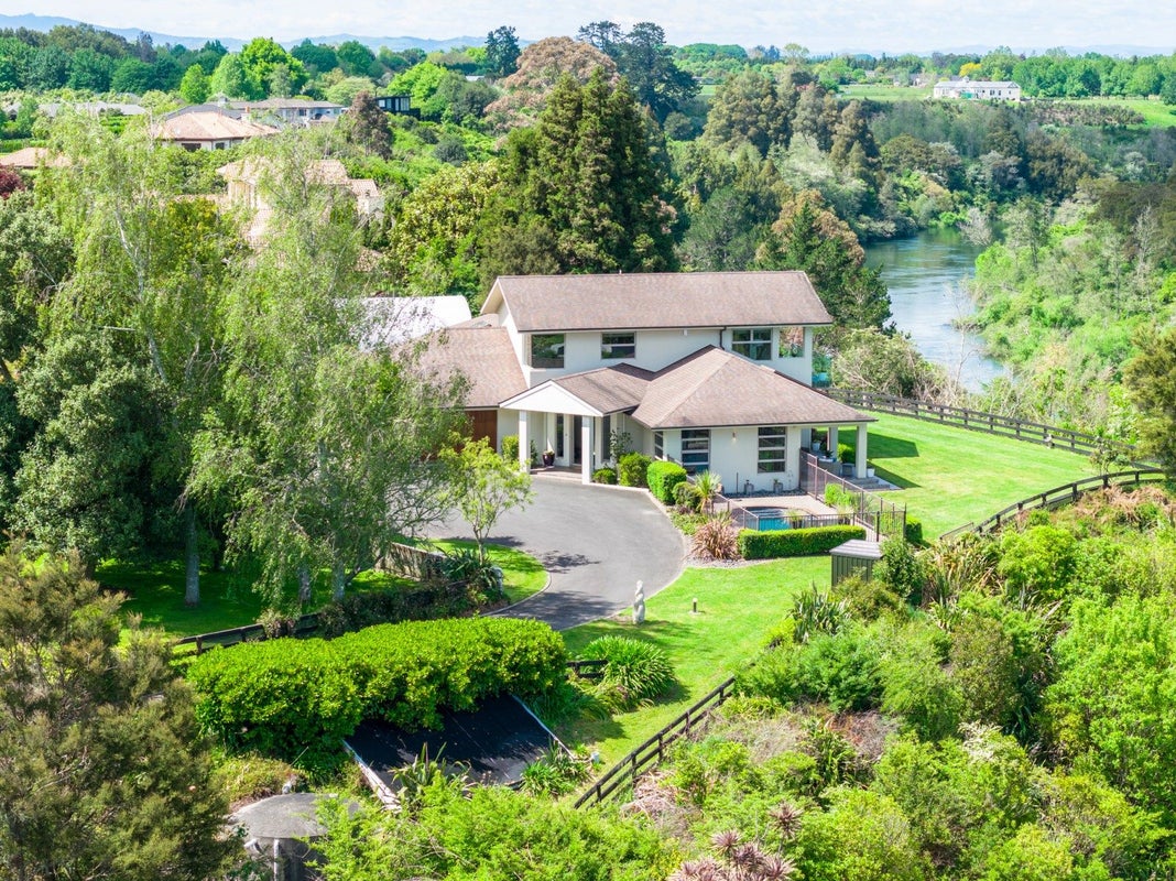 41 Riverglade Drive, Tamahere, Hamilton - Carousel 1