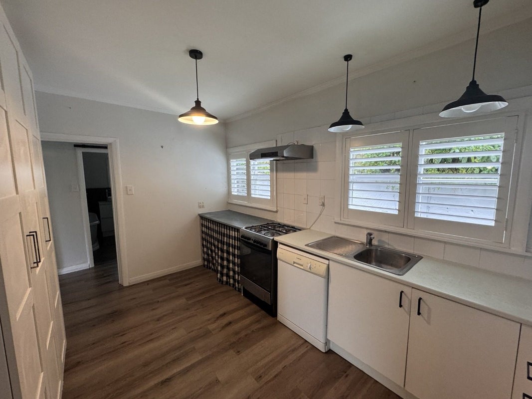3 Lewisville Terrace, Thorndon, Wellington - Carousel 2