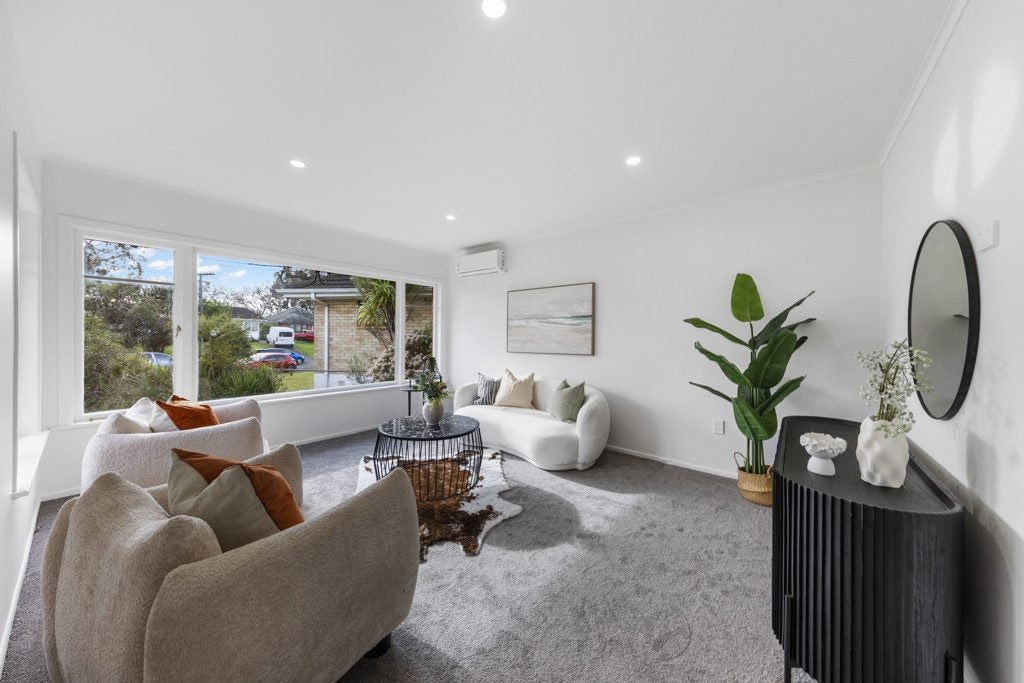 8 Malcolm Place, Mangere East, Auckland - Carousel 2