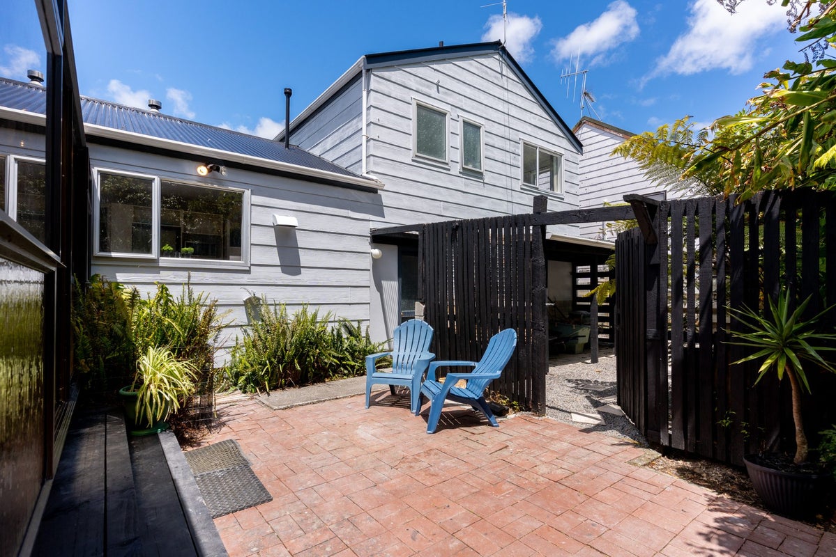 6 Bowline Place, Whitby, Porirua - Carousel 13