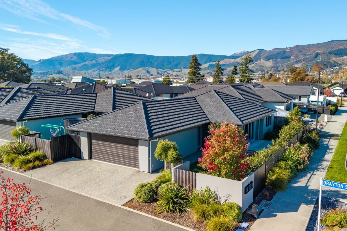 43 Camberley Road, Richmond, Richmond - Carousel 1