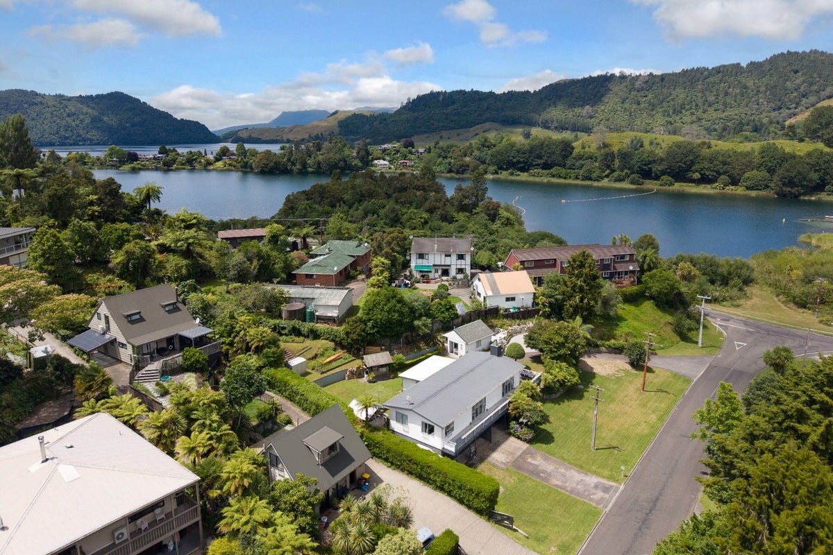 1 Summit Road, Lake Okareka, Rotorua - Carousel 2