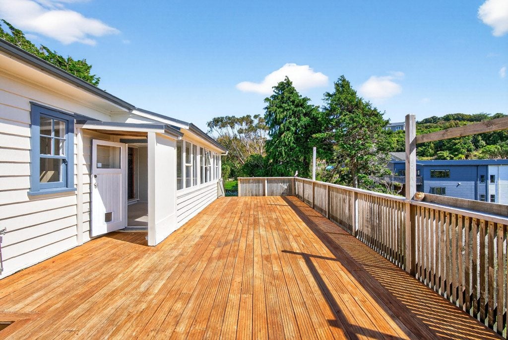 7 Stratton Street, Normandale, Lower Hutt - Carousel 2