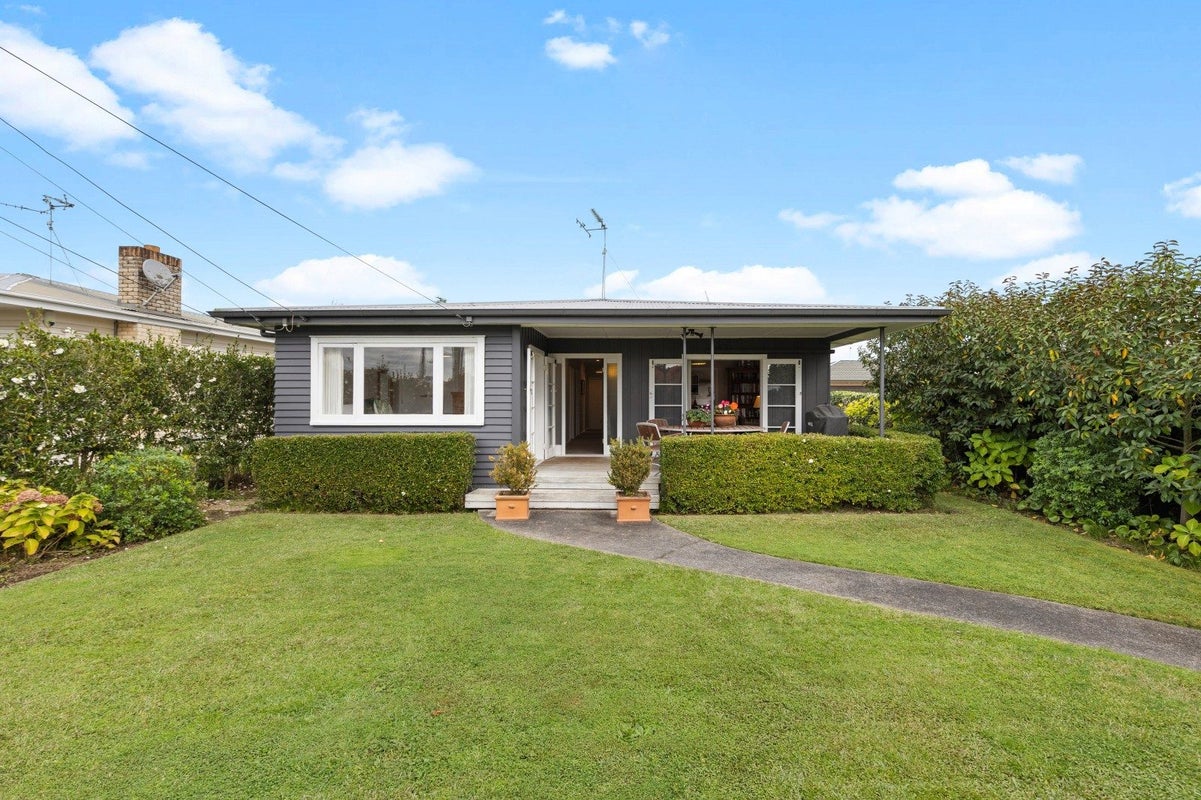 9 Sandwich Road, St Andrews, Hamilton - Carousel 1