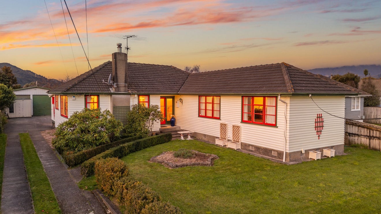 5 Thackeray Street, Trentham, Upper Hutt - Carousel 1