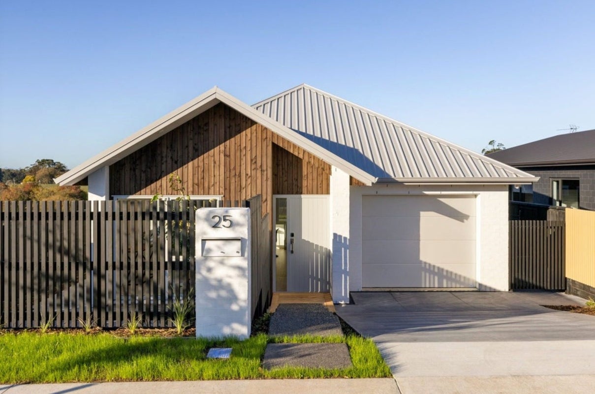 25 Lumino Terrace, Peacocke, Hamilton - Carousel 1