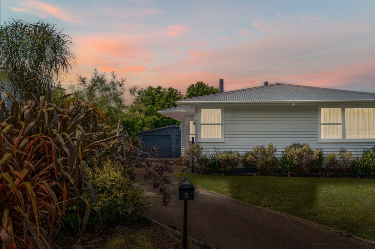 5 Matuku Street, Selwyn Heights, Rotorua - Carousel 1