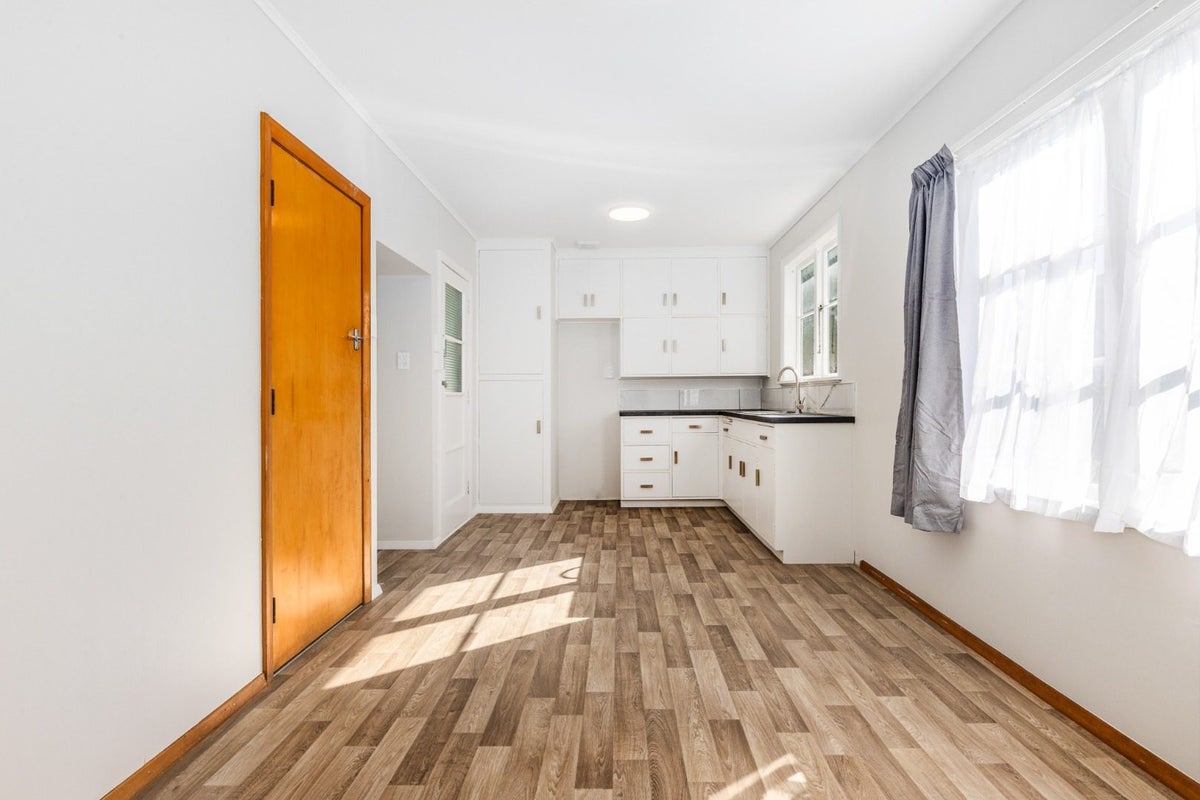 11 Bartholomew Road, Levin, Levin - Carousel 2
