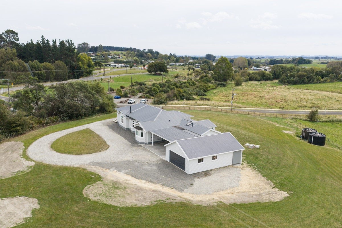 10 Monteith Street, Halcombe, Feilding - Carousel 1