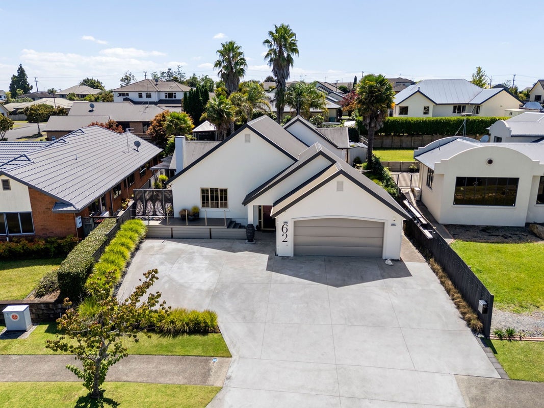 62 Cairns Crescent, Rototuna, Hamilton - Carousel 1
