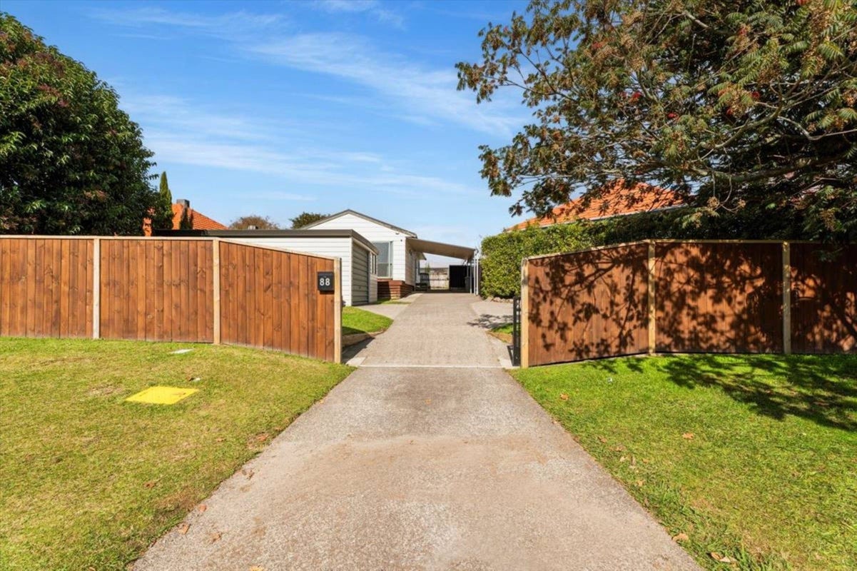 88 Queen Street, Te Puke, Te Puke - Carousel 1