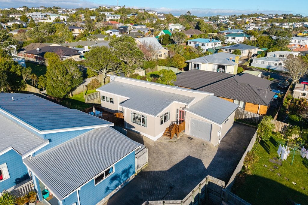 6B Warrington Grove, Newlands, Wellington - Carousel 18