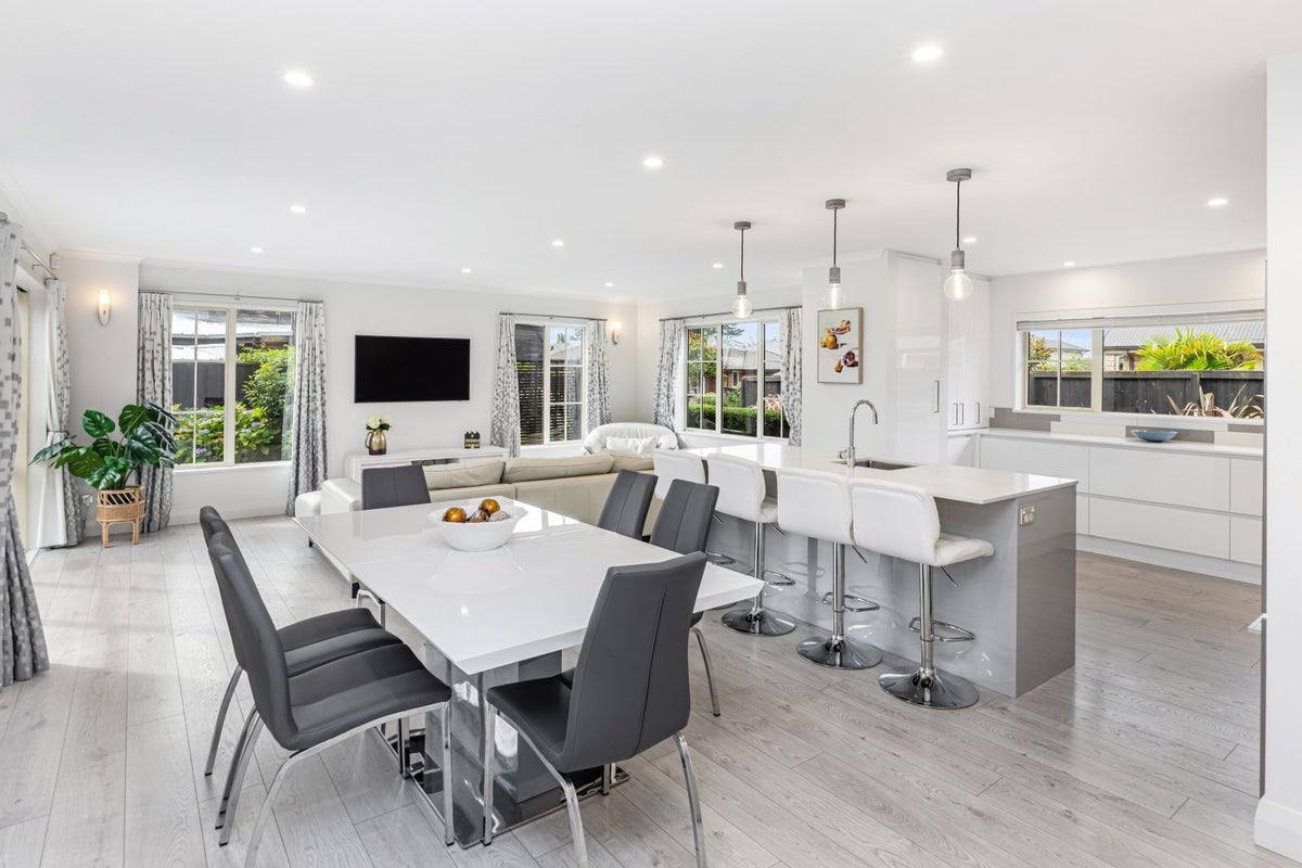 9 Strathmore Gardens, Burwood, Christchurch - Carousel 2