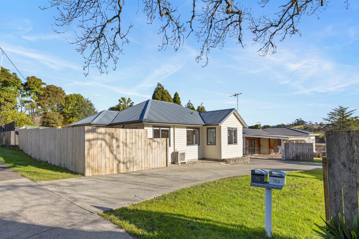 70 Glen Road, Ranui, Auckland - Carousel 1