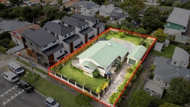 15 Goring Road, Sandringham, Auckland - Carousel 1