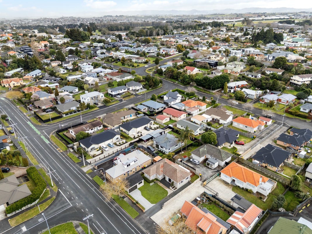 84 Maeroa Road, Maeroa, Hamilton - Carousel 23