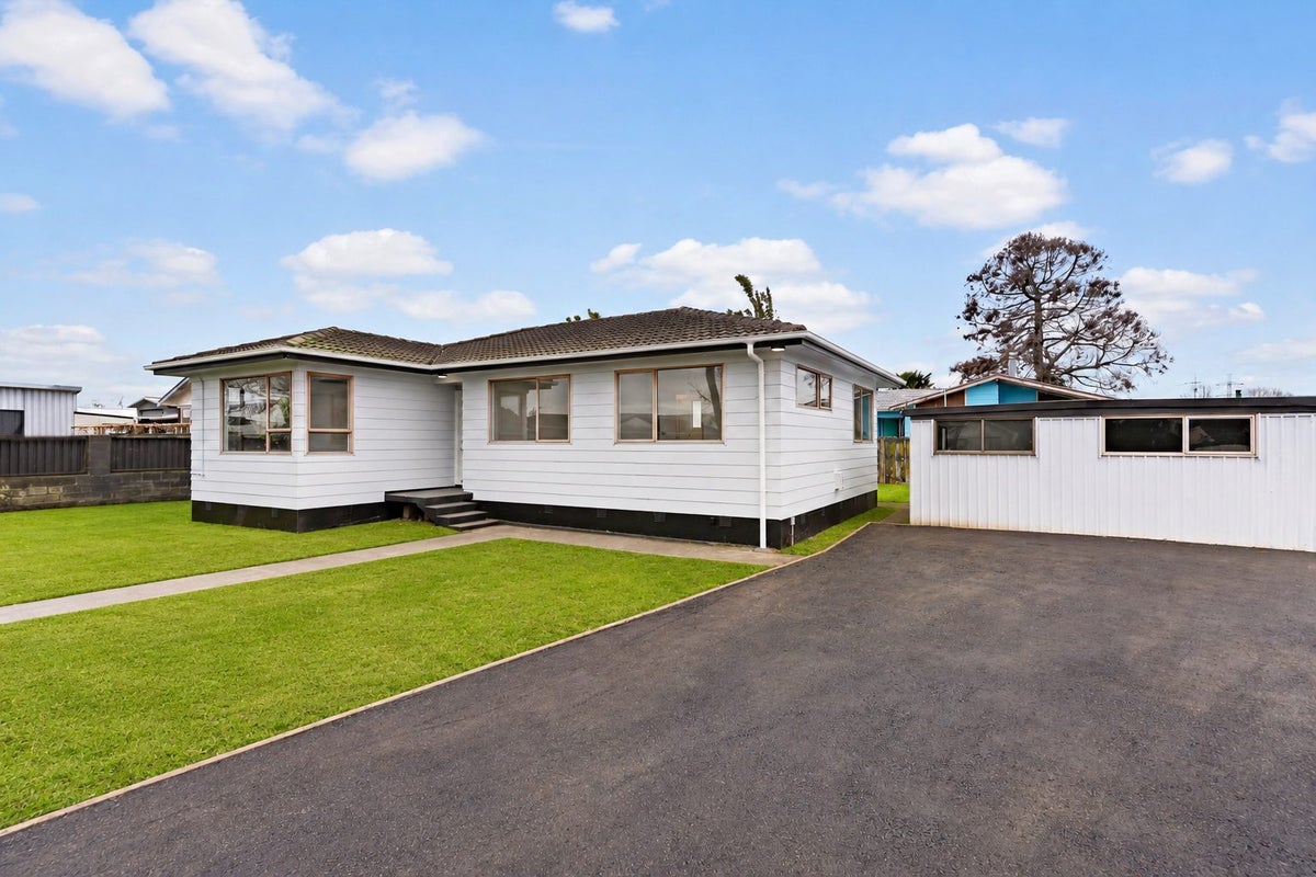 12 Desmond Place, Otara, Auckland - Carousel 1