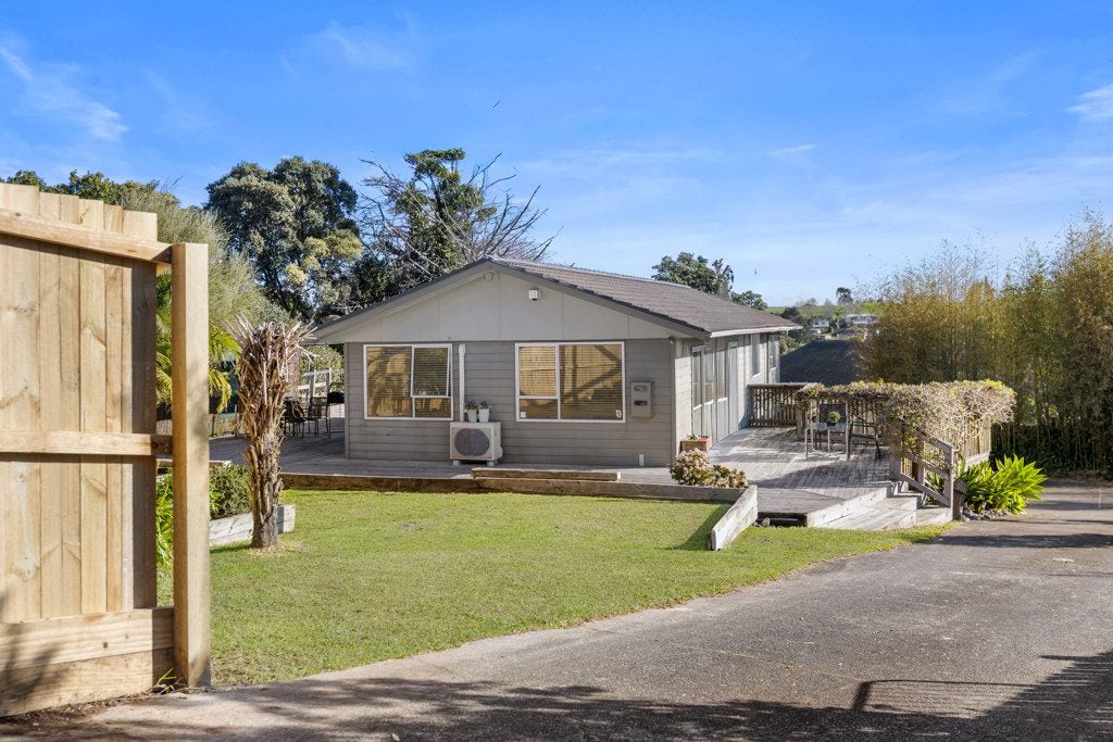 19 Pahi Place, West Harbour, Auckland - Carousel 1